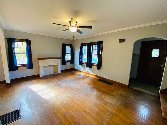 4th image of 1017 College Blvd