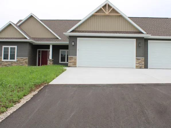 W4241 Hilltop Dr, Fond Du Lac, WI 54937