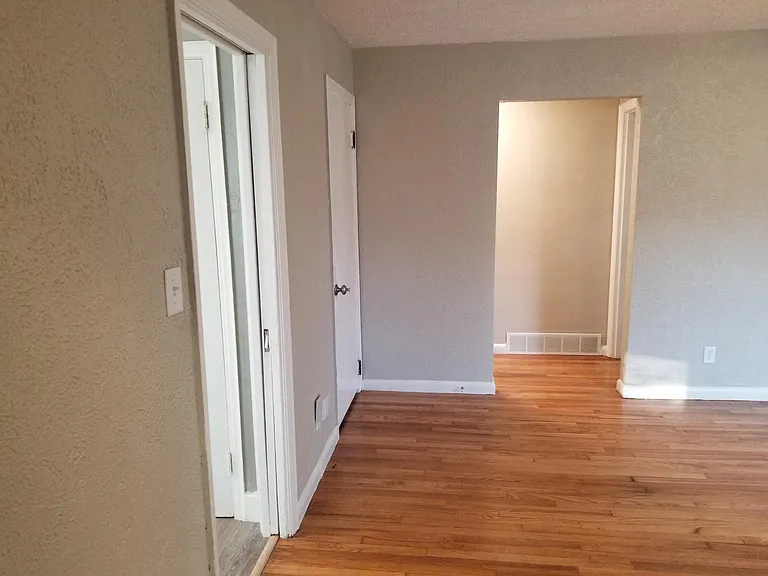 703 E Stewart St — Photo 24