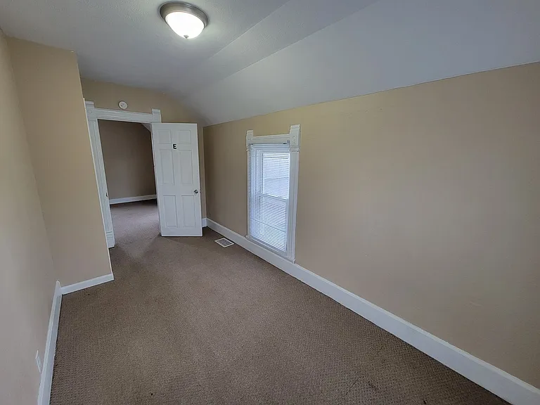 916 N Hill St — Photo 38