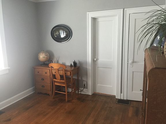 4th image of 842 E 72nd St