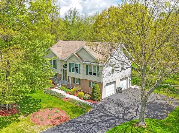 22 Lia Rd W, Frackville, PA 17931