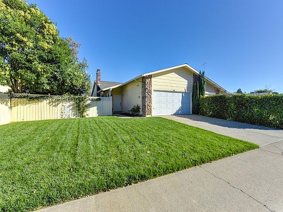 3rd image of 8581 Elaine Dr