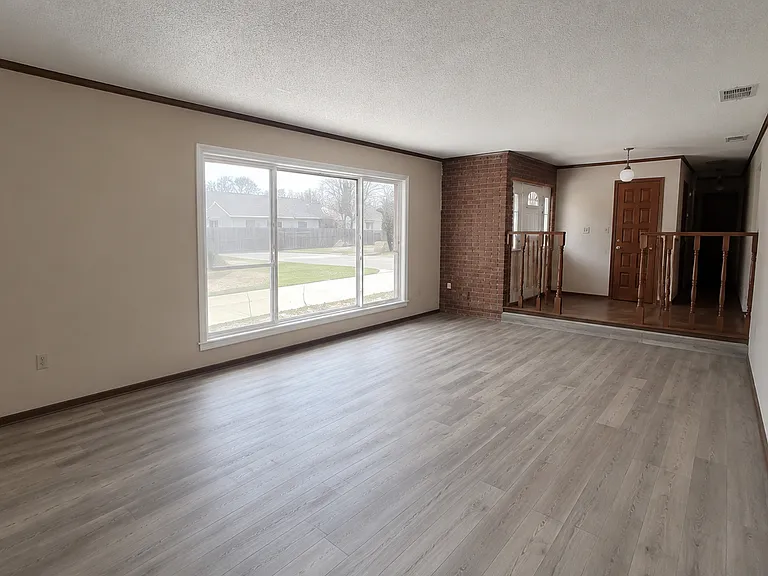 1426 Kingston Ave — Photo 4