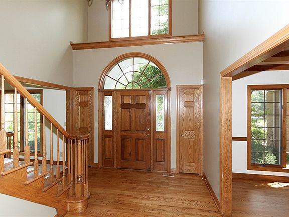 5th image of 178 Cortland Ct