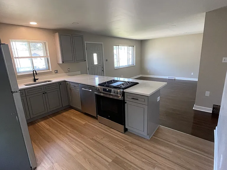 3635 W Liberty St — Photo 3