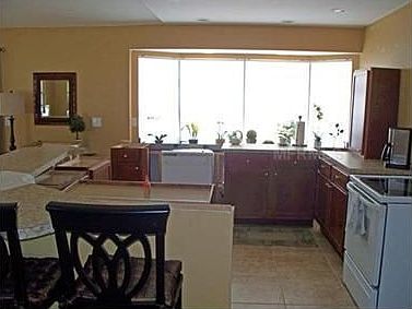 5th image of 256 Cicero St