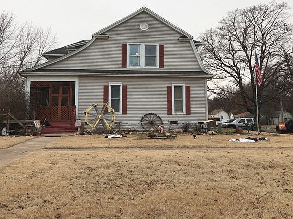 2nd image of 824 W Harvey Ave