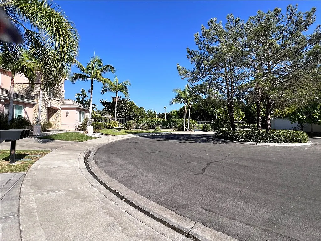5 bed, 3.5 bath, 3000 sqft, $5,900 — Photo 4