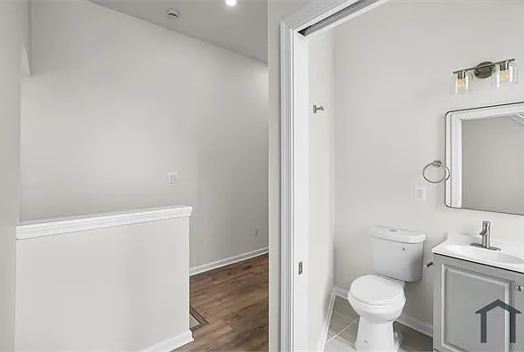 1723 E Lombard St — Photo 14