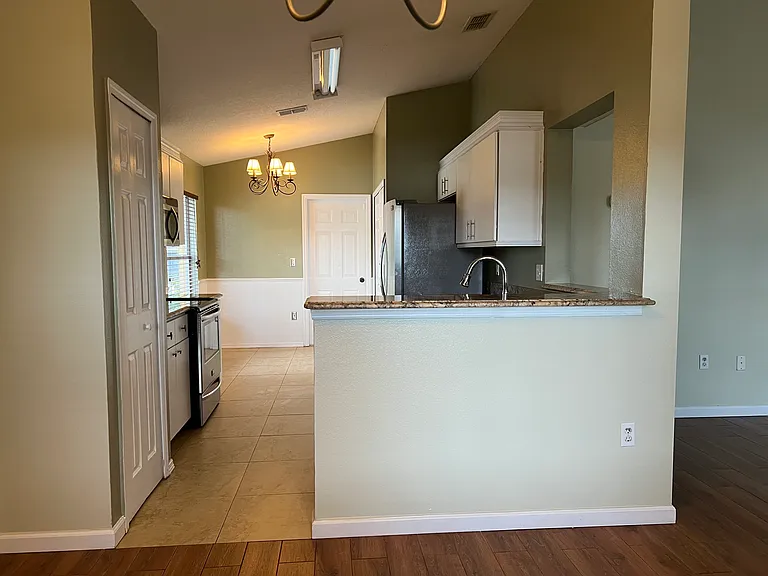 760 N Lake Ave — Photo 6