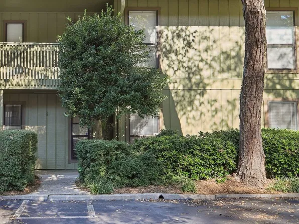 402 Dunbar Dr, Atlanta, GA 30338