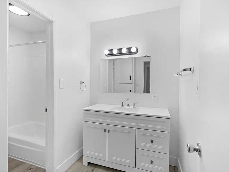 Shelfield Apartments — Photo 23