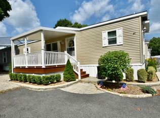 61 Makepeace Dr, Oak Ridge, NJ 07438