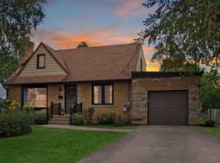 911 Michigan St, Wheaton, IL 60187