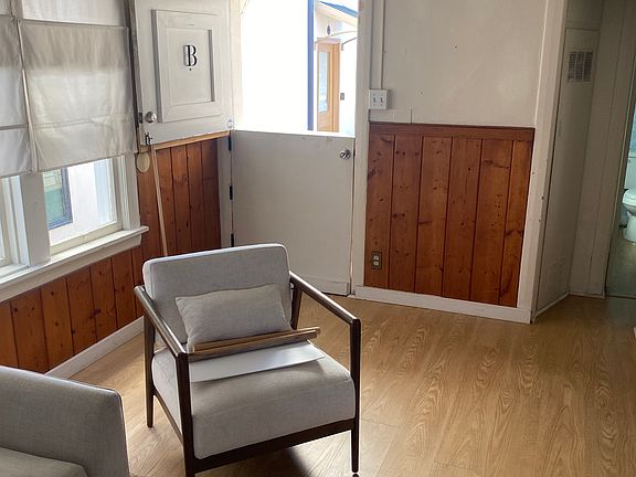 5th image of 107 30th St APT B