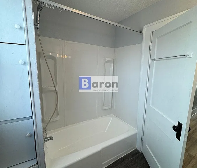 205 E Victoria St — Photo 9