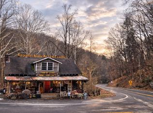 15328 Midland Trl, Ansted, WV 25812