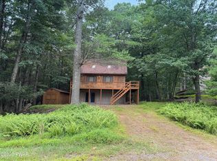 121 Bridle Rd, Lackawaxen, PA 18435
