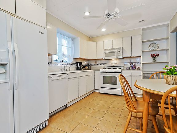 4th image of 5 Bonaventure Ave