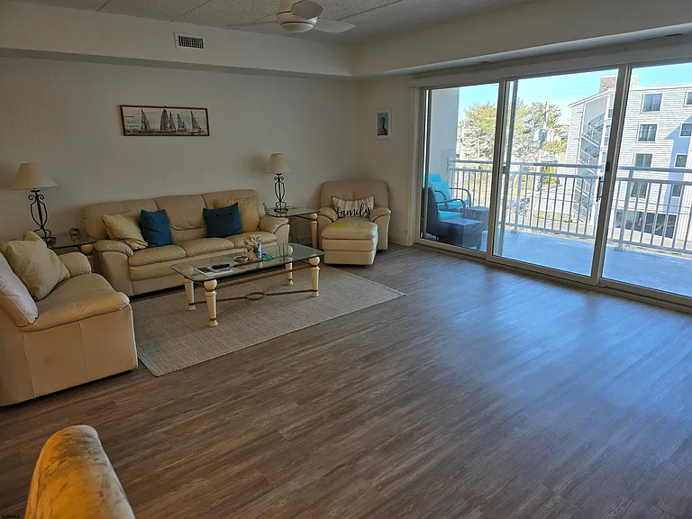 600 W Brigantine Ave #310 — Photo 10