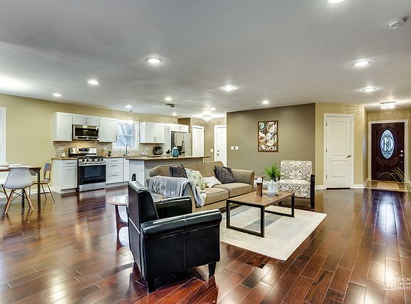 5th image of 767 Byron Ct