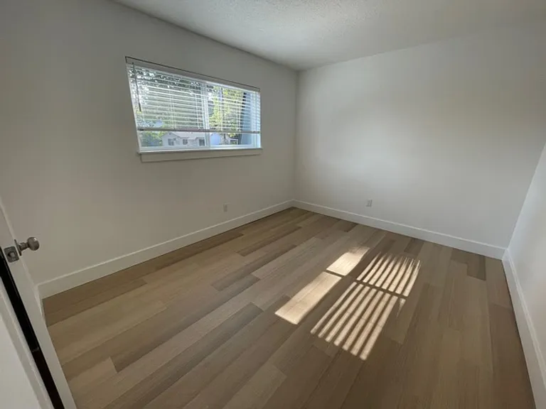 The Courtcrest Apartments — Photo 13