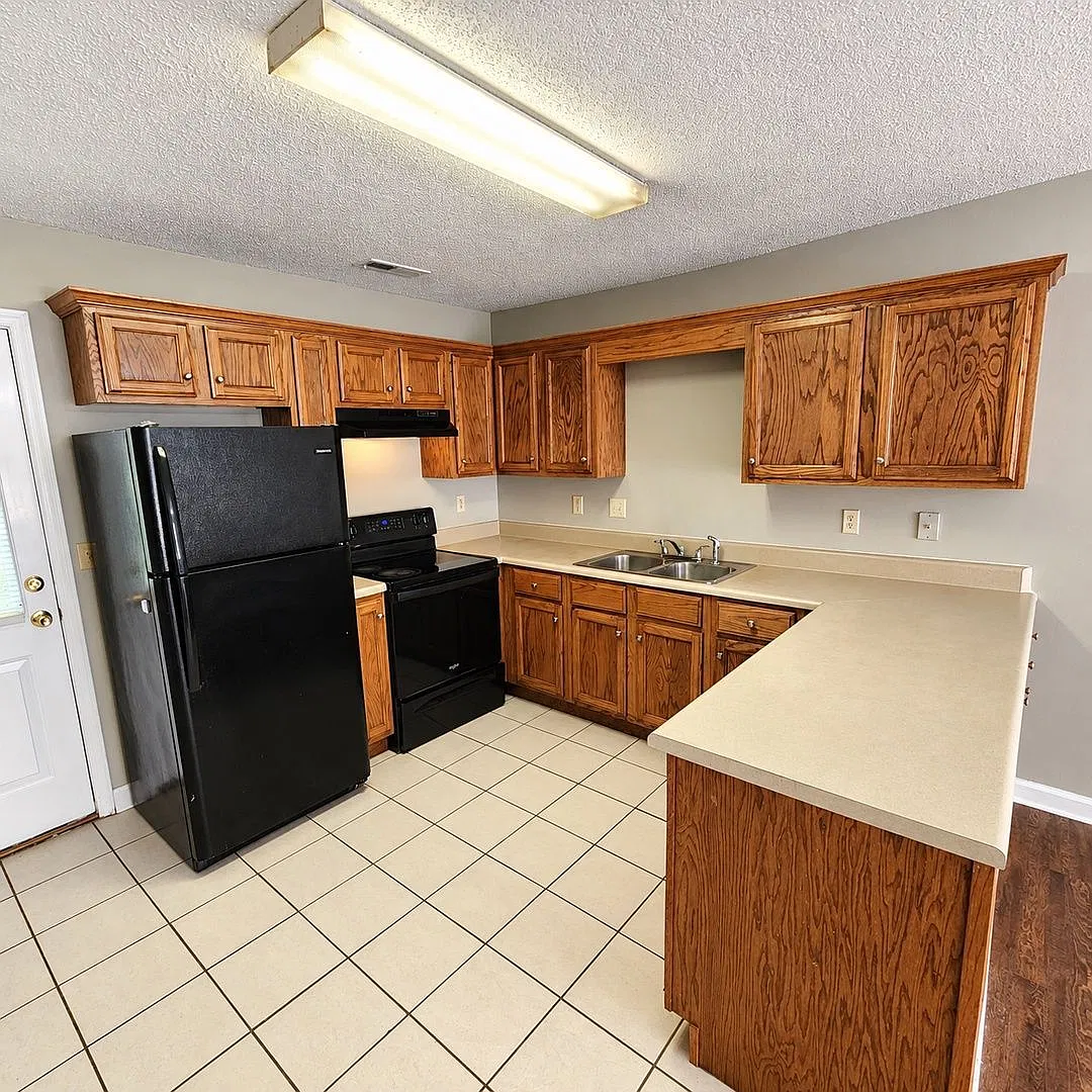 2 bed, 1.5 bath, 1000 sqft, $1,100 — Photo 3