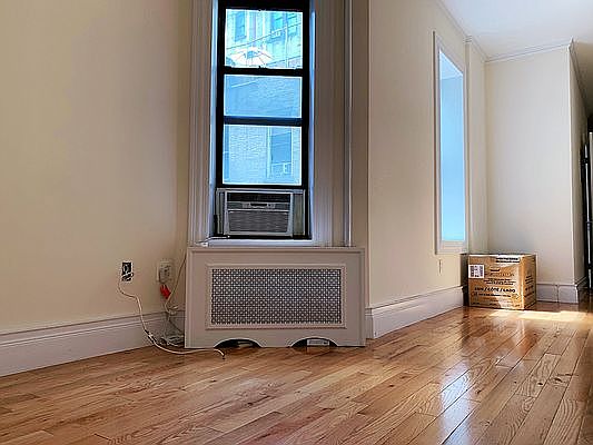 3rd image of 48 Stuyvesant St #X