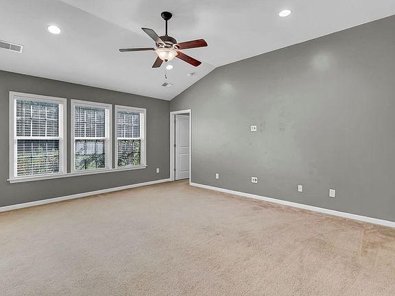 5th image of 128 Mayfield Dr