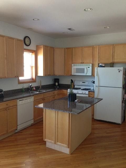 1st image of 2743 N Southport Ave #1FNF