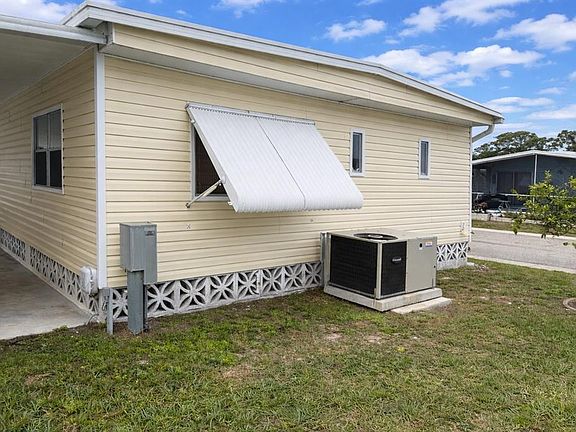 3rd image of 741 Iris Dr