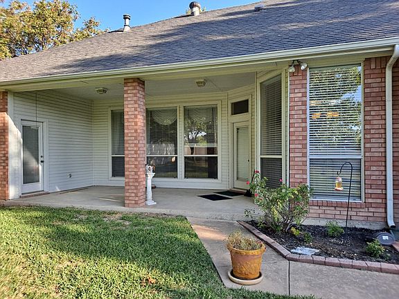 2nd image of 112 Meadow Glen Ln