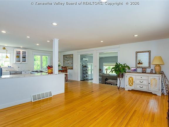 4th image of 286 Sunnybrook Dr
