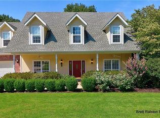 2735 N Shadybrook Cv, Fayetteville, AR 72703
