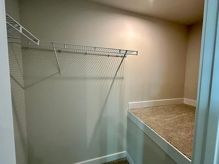 325 E Cochran St — Photo 31