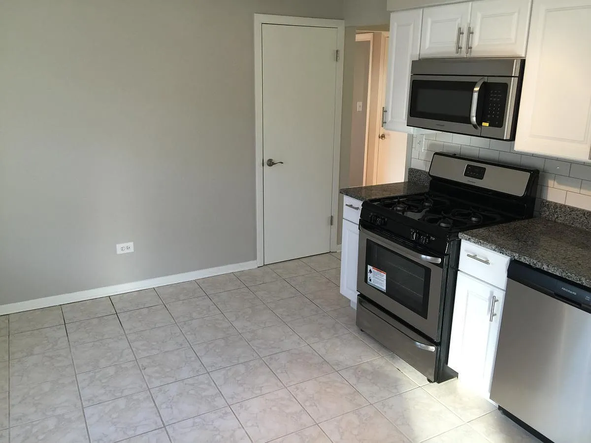 Building Photo - 5240 N Reserve Ave #2E