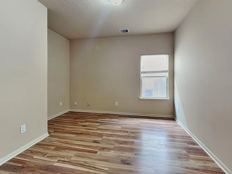 1411 Cameron Park Ln — Photo 7