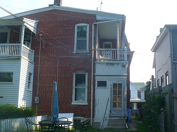 3rd image of 218 W Franklin St