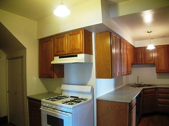 4th image of 914 W Moss Ave APT C