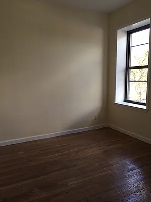 Rented by Realty 2000 Corp | media 40