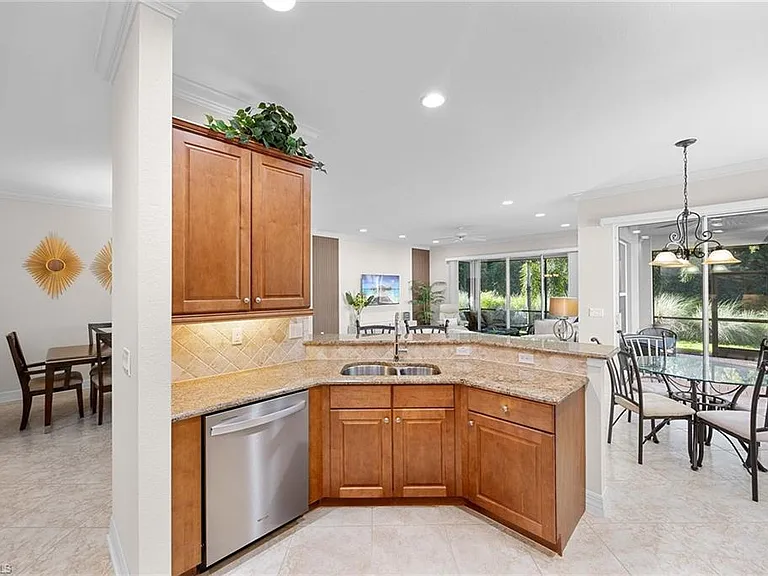 6542 Marbella Dr — Photo 15