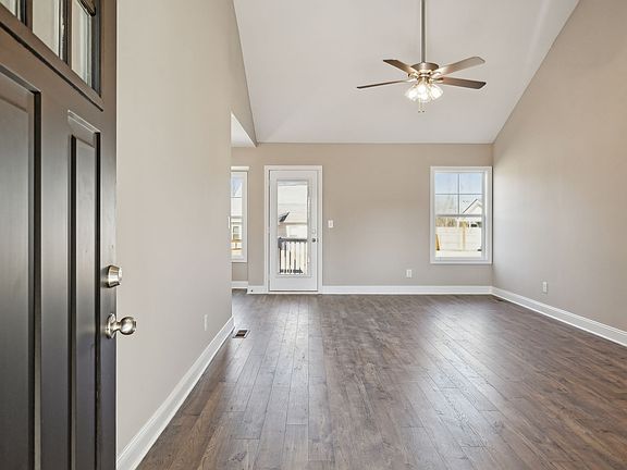 4th image of 1215 Kendall Dr