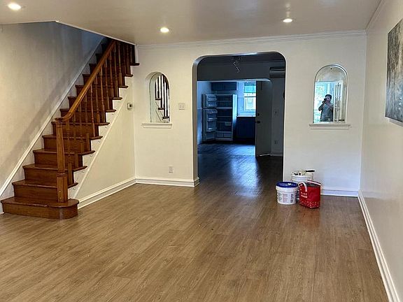3rd image of 3207 Saint Vincent St