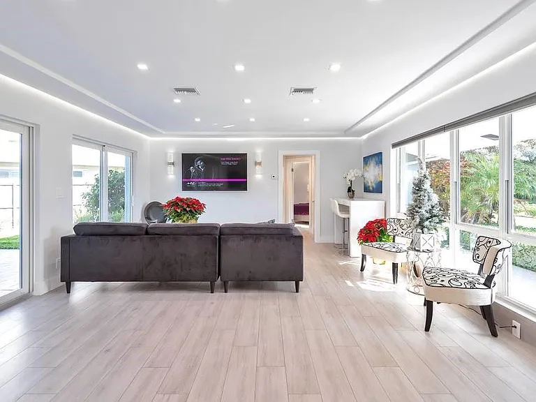 2417 Bayview Dr — Photo 11