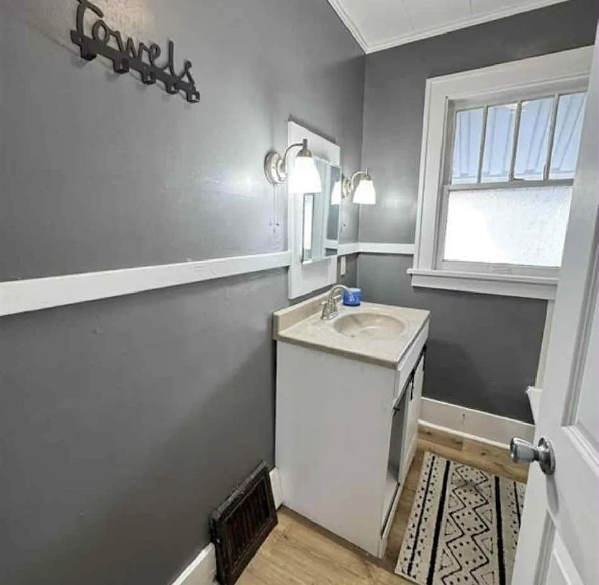 1842 Grand Ave — Photo 2