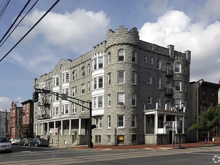 230 Cooper St — Photo 1