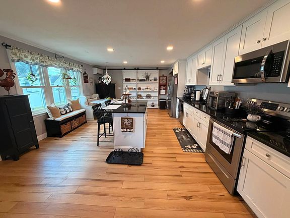 3rd image of 98 Maple Street