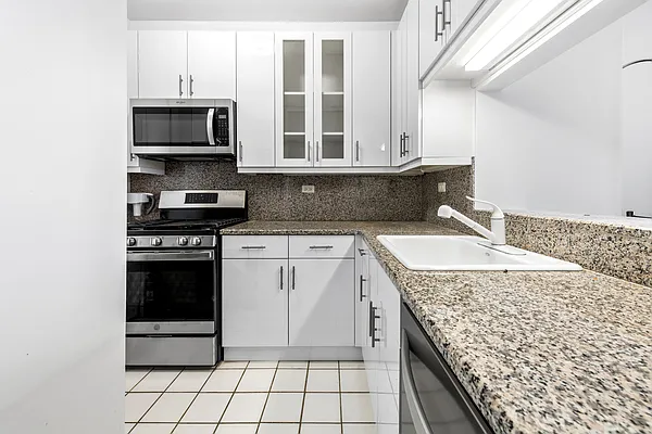 Rented by Compass | media 13