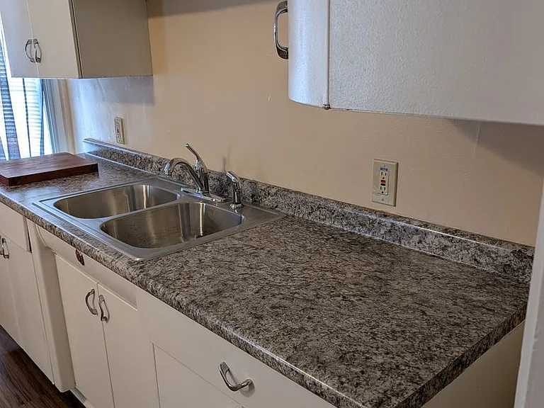740 Park Ave — Photo 6